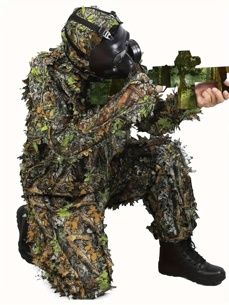 Roupa de camuflagem com capuz, traje de caça e jogos de equipe ao ar livre.