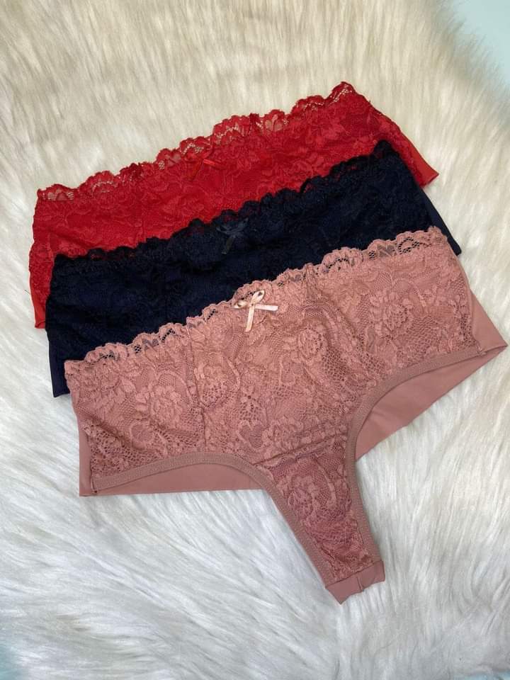 Conjunto de lingerie sutiã e calcinha de poliamida com elastano em variadas cores nos tamanhos P-M-G Estoque final  de 70,00 Por R$ 49,99